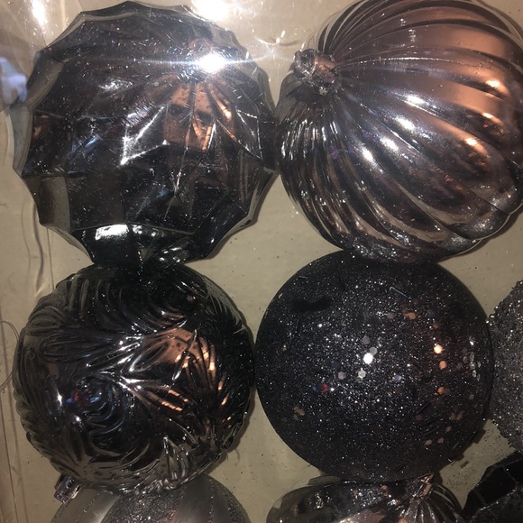 12 count silver Holiday ornaments - Picture 5 of 5